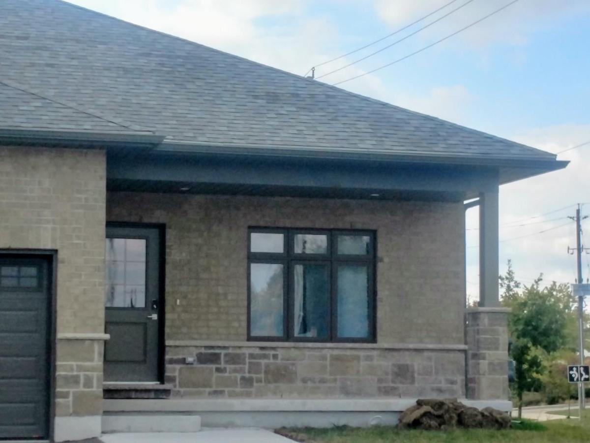 Boardwalk Homes - Executive Townhomes Kitchener Exterior photo
